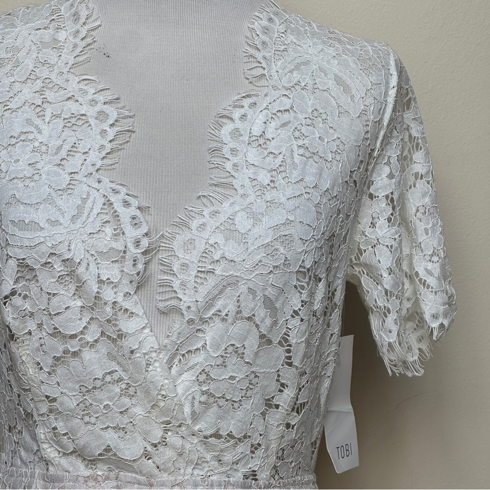 Tobi Lace Short Sleeve Deep V Romper White Size Small NWT - Picture 3 of 11
